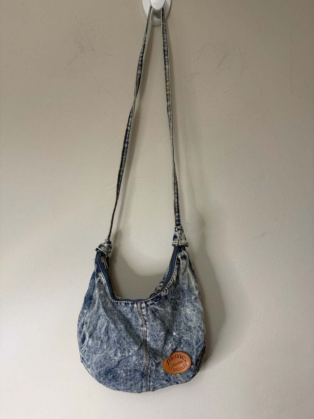 Pacific Connections Acid Wash Denim Crossbody Shoulder Bag - Picture 3 of 9